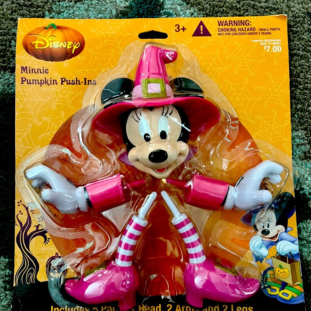 Disney’s Minnie Mouse pumpkin push-ins (witch)